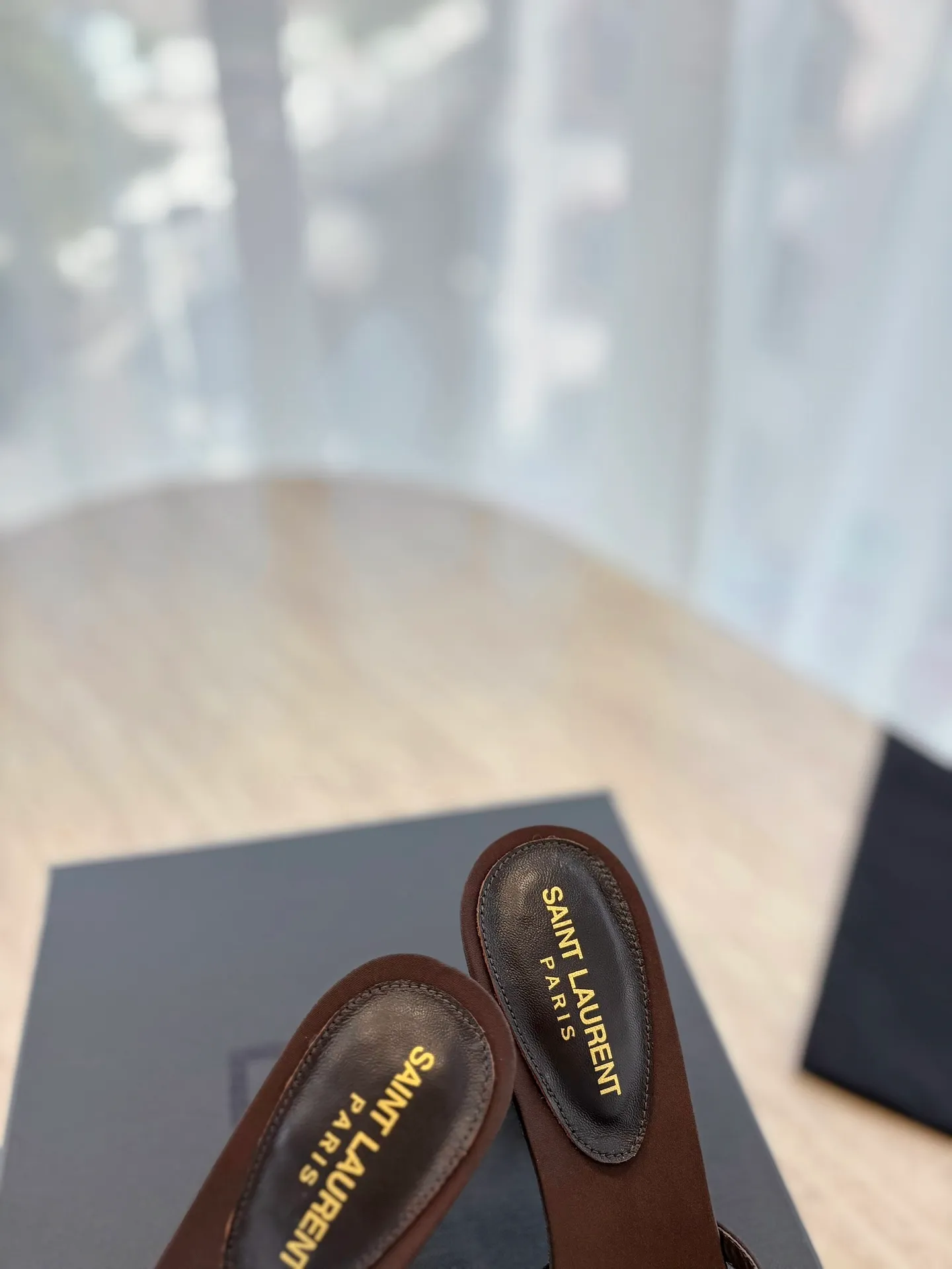 👟👟Ex-factory price 540👟👟 High version "SAINT LAUREN*" Saint Laurent YSL 25ss/spring and summer new catwalk style large rhinestone high-heeled shoes and sandals. Only YSL understands women's hearts best and does not accept refutation. It is a super invincible feminine artifact and a must-have for women (z-product full-body customization, own molded hardware accessories, perfect consistency). Compare the differences between pictures and goods on the market. ✔Upper: Customized imported calf patent leather/silk ✔Lining: Imported 🐑sheep leather ✔Sole: Imported genuine leather outsole ✔Heel height: 10.5cm ✔Number of yards: 35-39 (40 can be customized and non-returnable) (Full set of packaging)